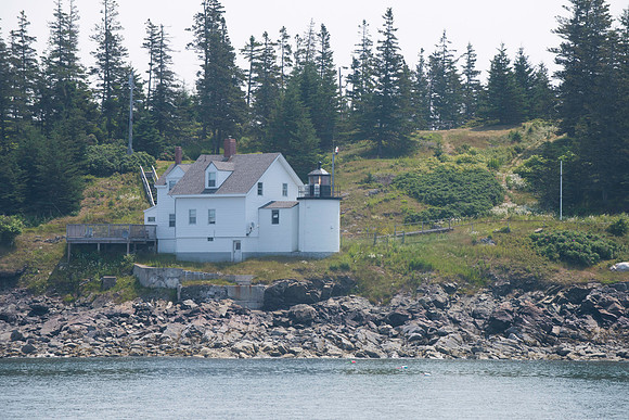 Browns Head Light