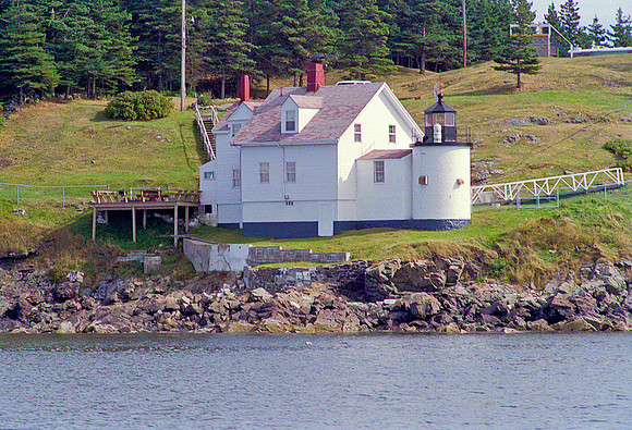 Browns Head Light